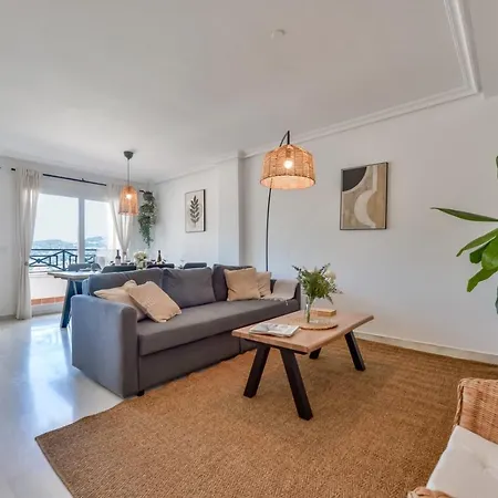 Modern / Quiet 3 Bdrs Flat In The Heart Of Apartment