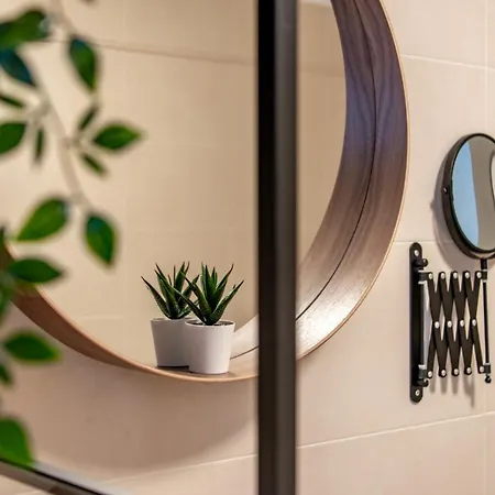 Modern / Quiet 3 Bdrs Flat In The Heart Of Apartment *